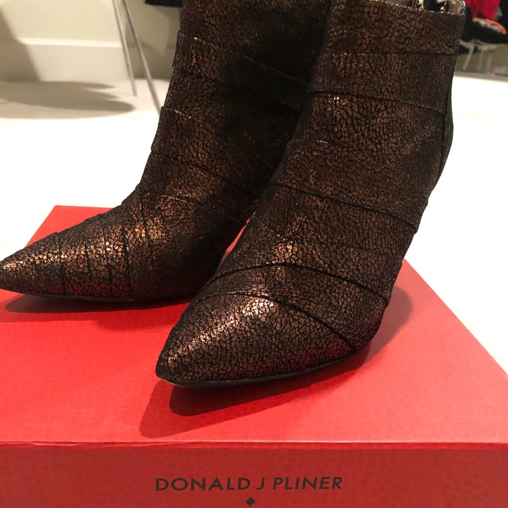 Donald Pliner booties
